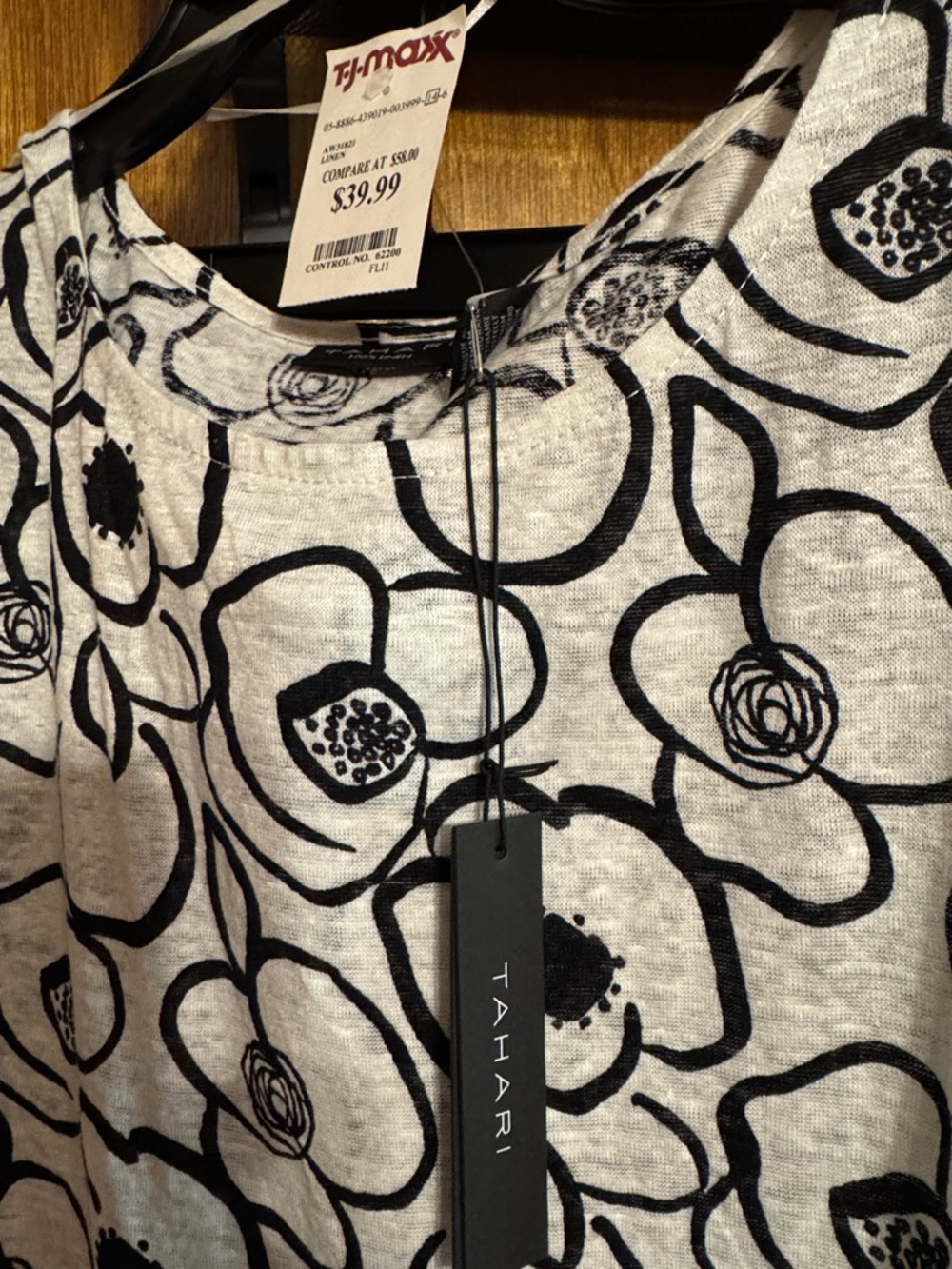 Tahari Black and White Print Top with Solid Black Ankle Length Pants - Picture 5 of 9